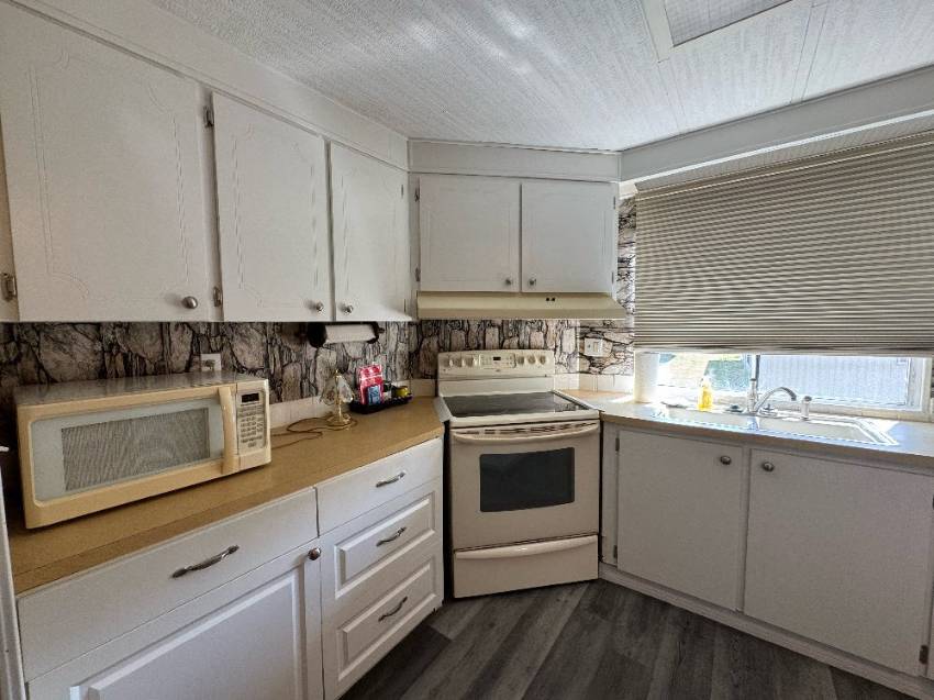 32 Ee Street a Lakeland, FL Mobile or Manufactured Home for Sale